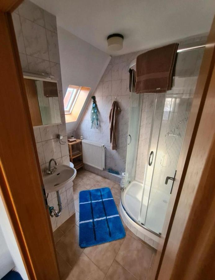 Monteurs-Ferienwohnung เอมเดน ภายนอก รูปภาพ