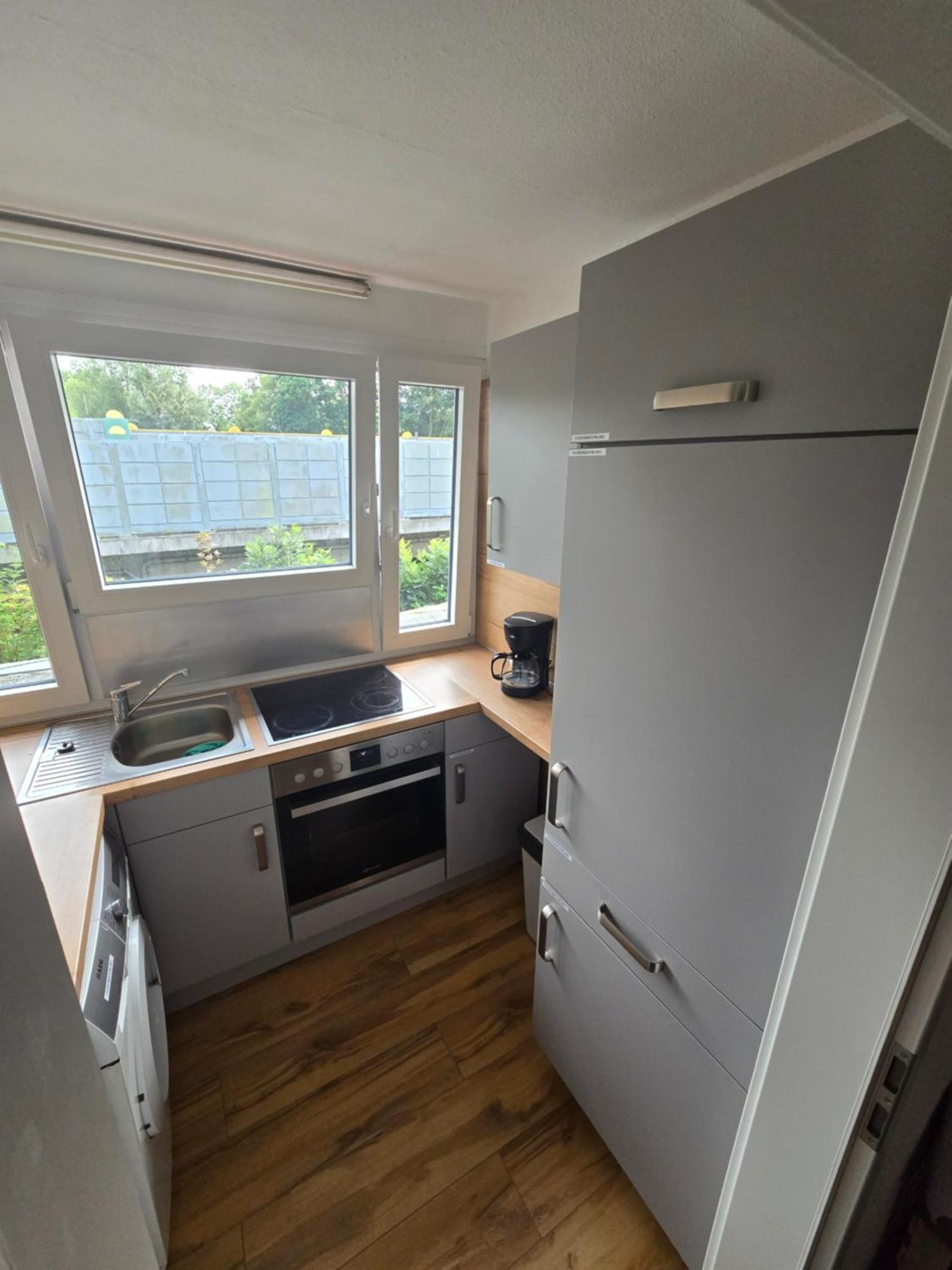 Monteurs-Ferienwohnung เอมเดน ภายนอก รูปภาพ