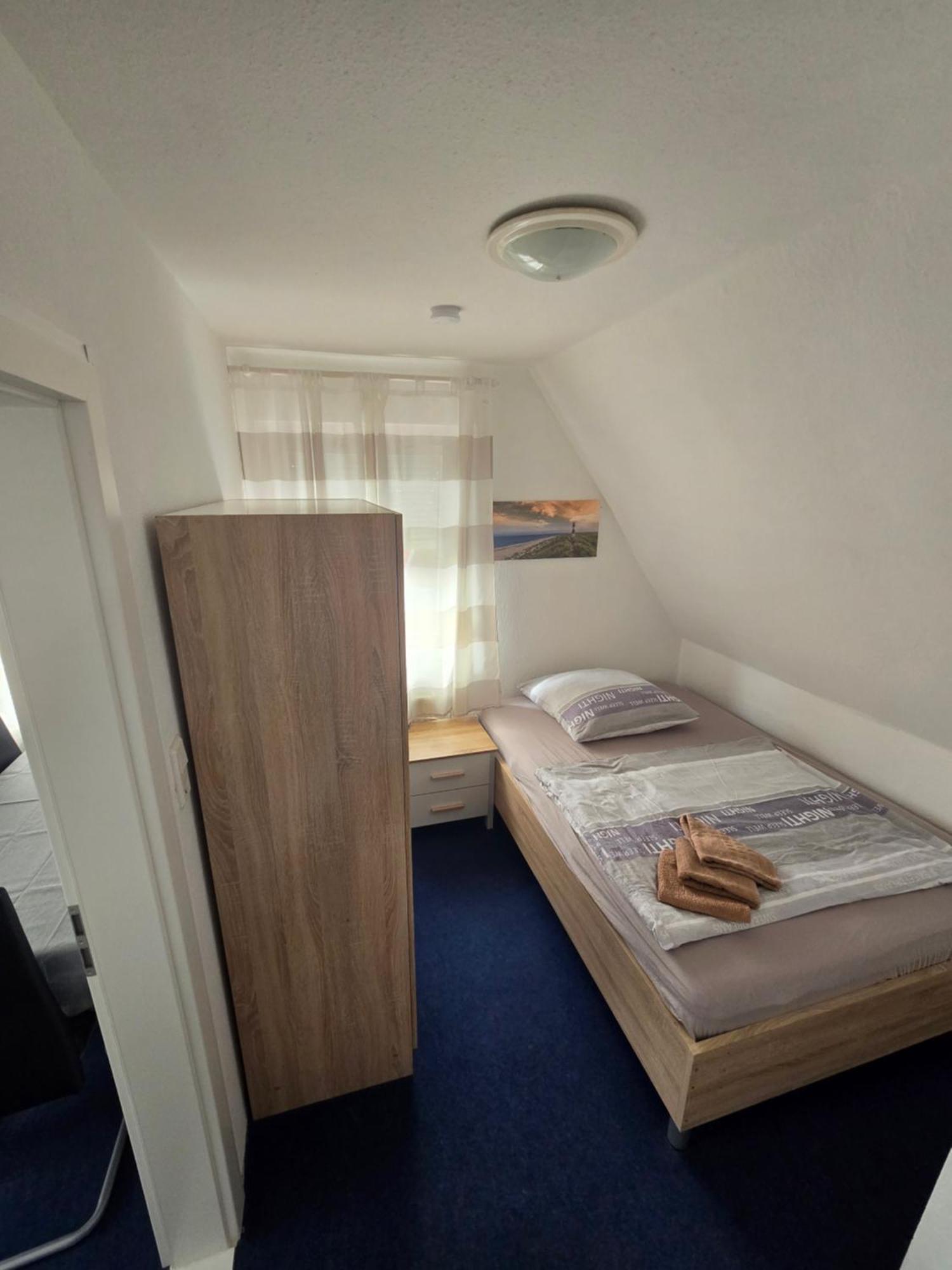 Monteurs-Ferienwohnung เอมเดน ภายนอก รูปภาพ